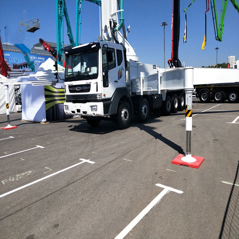 Heavy crane machinery operation Industry