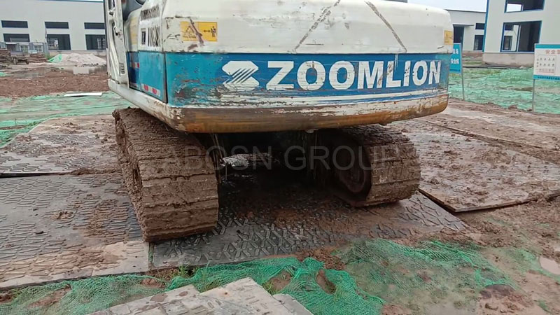 The problem of vehicle skidding and sinking is solved by anti-skid HDPE ground road mat on wet and soft road
