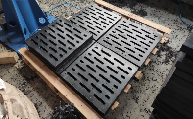 Anticorrosive UHMWPE polyethylene trench cover plate