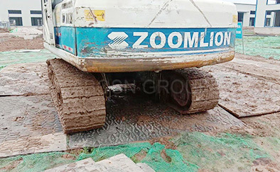 The problem of vehicle skidding and sinking is solved by anti-skid HDPE ground road mat on wet and soft road