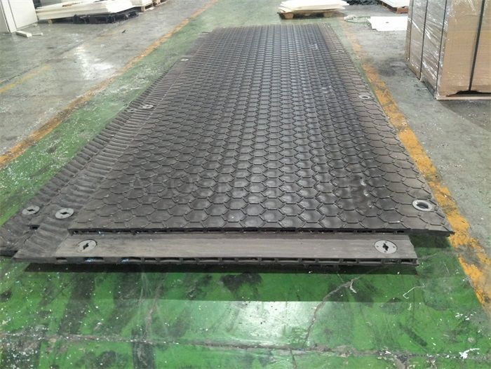 HDPE plastic track ground protection mat good quality high abrasion hollow road mats