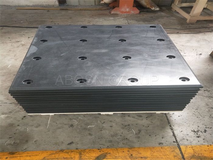 UHMW-PE facing pad for super cone fender
