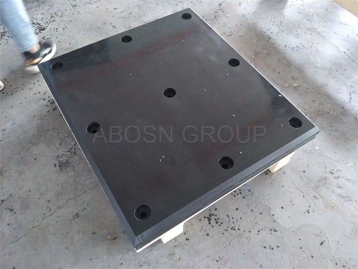 UHMW-PE facing pad for super cone fender