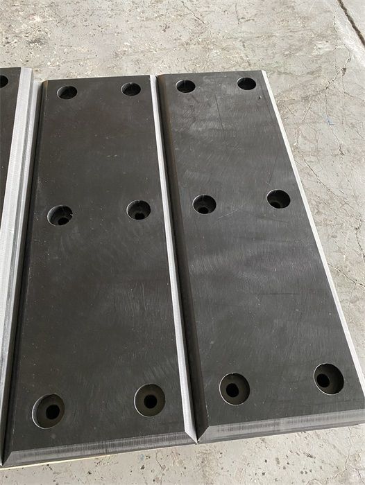 UHMW-PE facing pad for super cone fender
