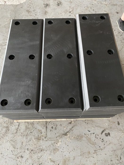 UHMW-PE facing pad for super cone fender