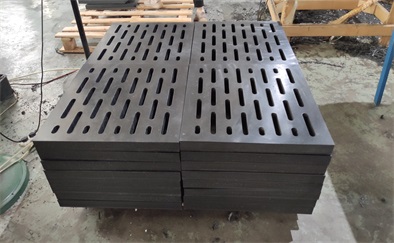 Anticorrosive UHMWPE polyethylene trench cover plate