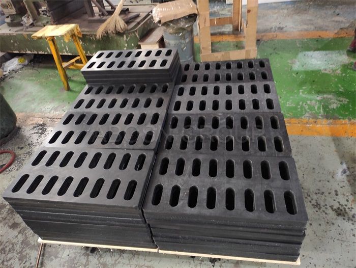 Anticorrosive UHMWPE polyethylene trench cover plate