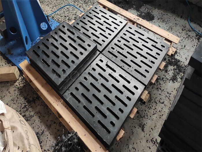 Anticorrosive UHMWPE polyethylene trench cover plate
