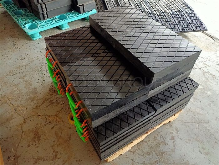UHMWPE HDPE Crane Outrigger Mat with textured surface Manufacturers