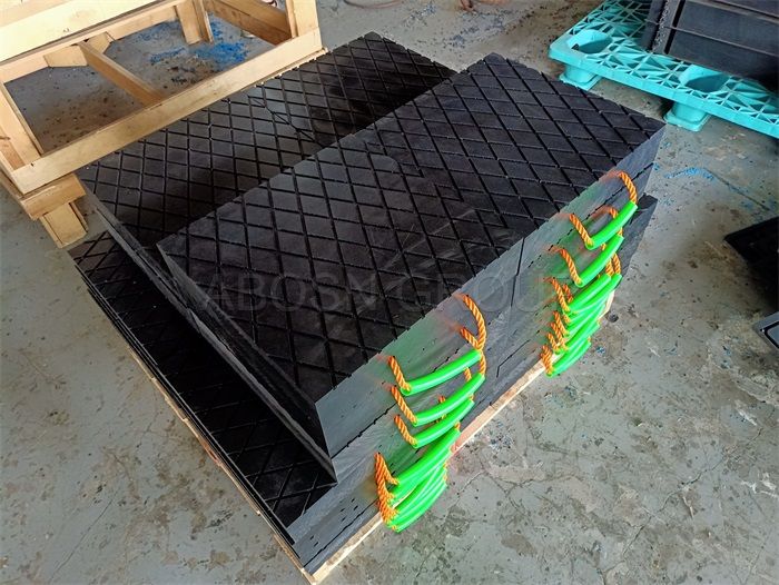 UHMWPE HDPE Crane Outrigger Mat with textured surface Manufacturers