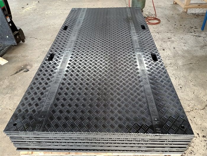 樹脂製敷鉄板 プラボーくん ハードタイプ Anti-skid paving mattress ground protection panels