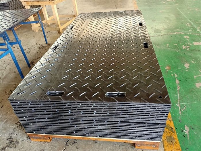 樹脂製敷鉄板 プラボーくん ハードタイプ Anti-skid paving mattress ground protection panels