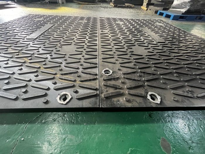 OVERLAPPING HEAVY DUTY ROAD MATS